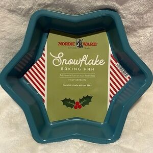 Nordic Ware Snowflake Baking Pan New